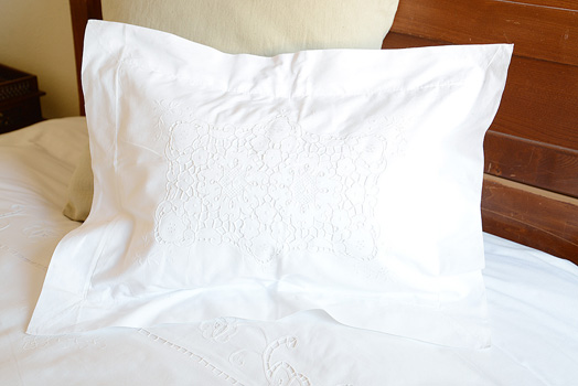 Victorian Hand Embroidered Pillow Sham 3" Flange border. 14"x20" - Click Image to Close